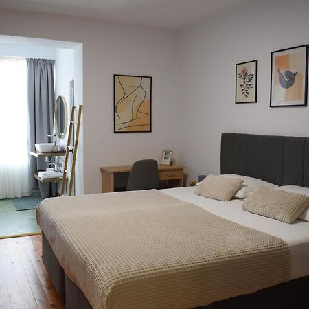 Feels Like Home Studio Apartments - Flh Albania ติรานา ภายนอก รูปภาพ