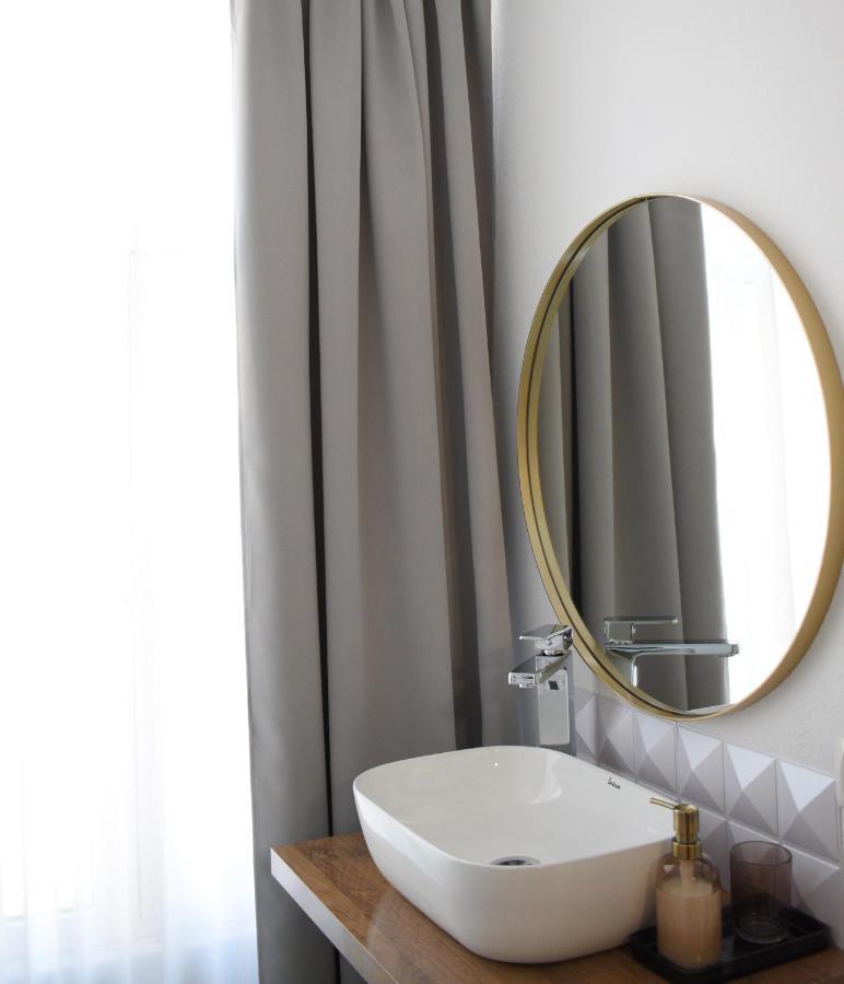 Feels Like Home Studio Apartments - Flh Albania ติรานา ภายนอก รูปภาพ